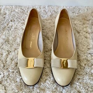 Salvatore Ferragamo Vara Creamy White Leather Round Toe Heels